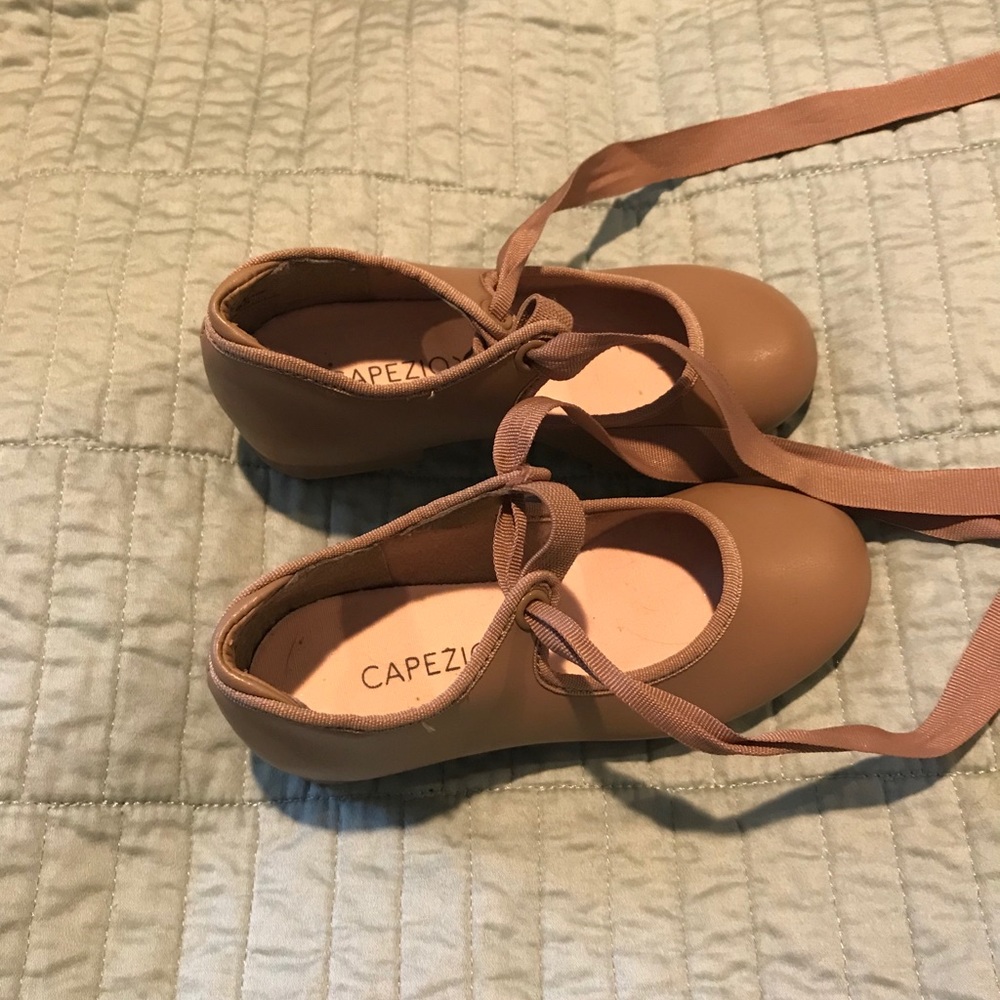 Toddler girls tan tap shoes - sz 9